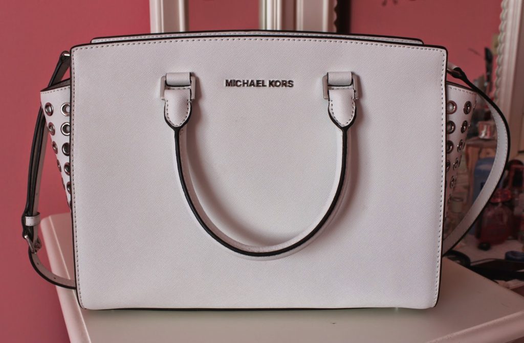 What's in my bag? (+ Michael Kors Selma review)